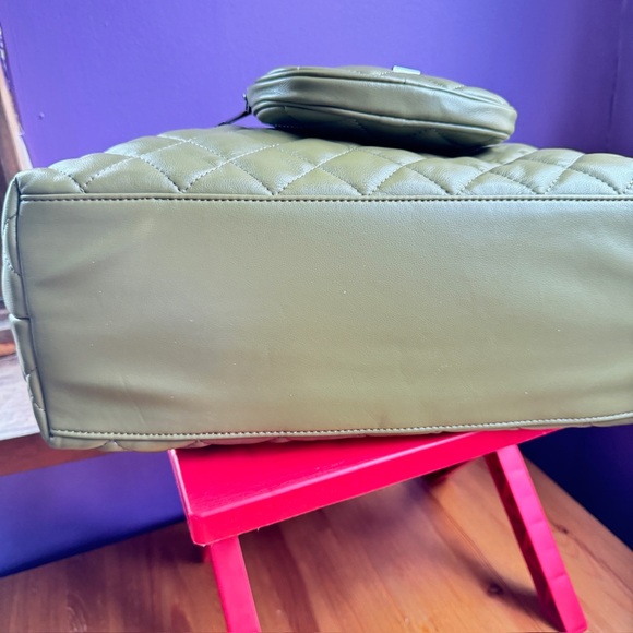 Khaki quilted puffer hobo bag nwt - Picture 4 of 14